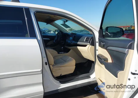 2015 Toyota Highlander Le Plus V6 from USA, damaged, VIN 5TDZKRFH0FS052477